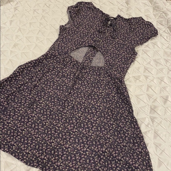 🎃 FINAL PRICE! Adorable Floral Dress - cute back! - Picture 5 of 7